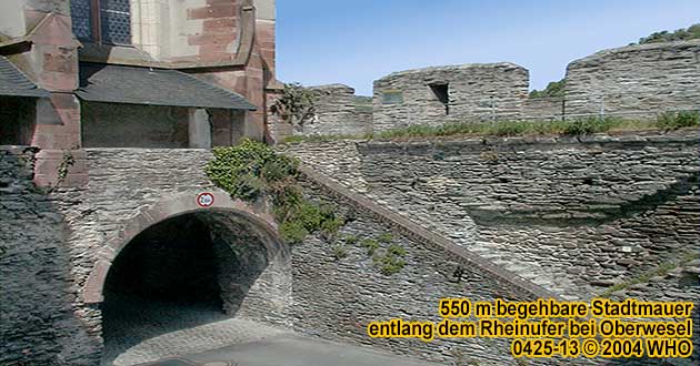 550 m begehbare Stadtmauer bei Oberwesel mit Wernerkapelle, Hospitalgassenturm und Steingassenturm.